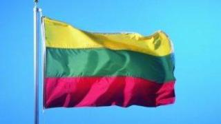 Спасители изгребват торфено блато, за да стигнат до американски войници, изчезнали при учение в Литва
